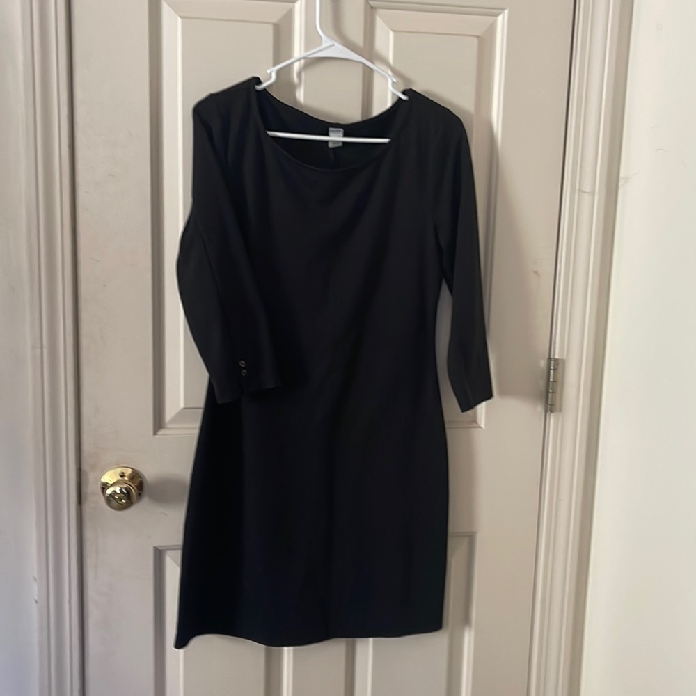 Woman’s fitted black casual dress